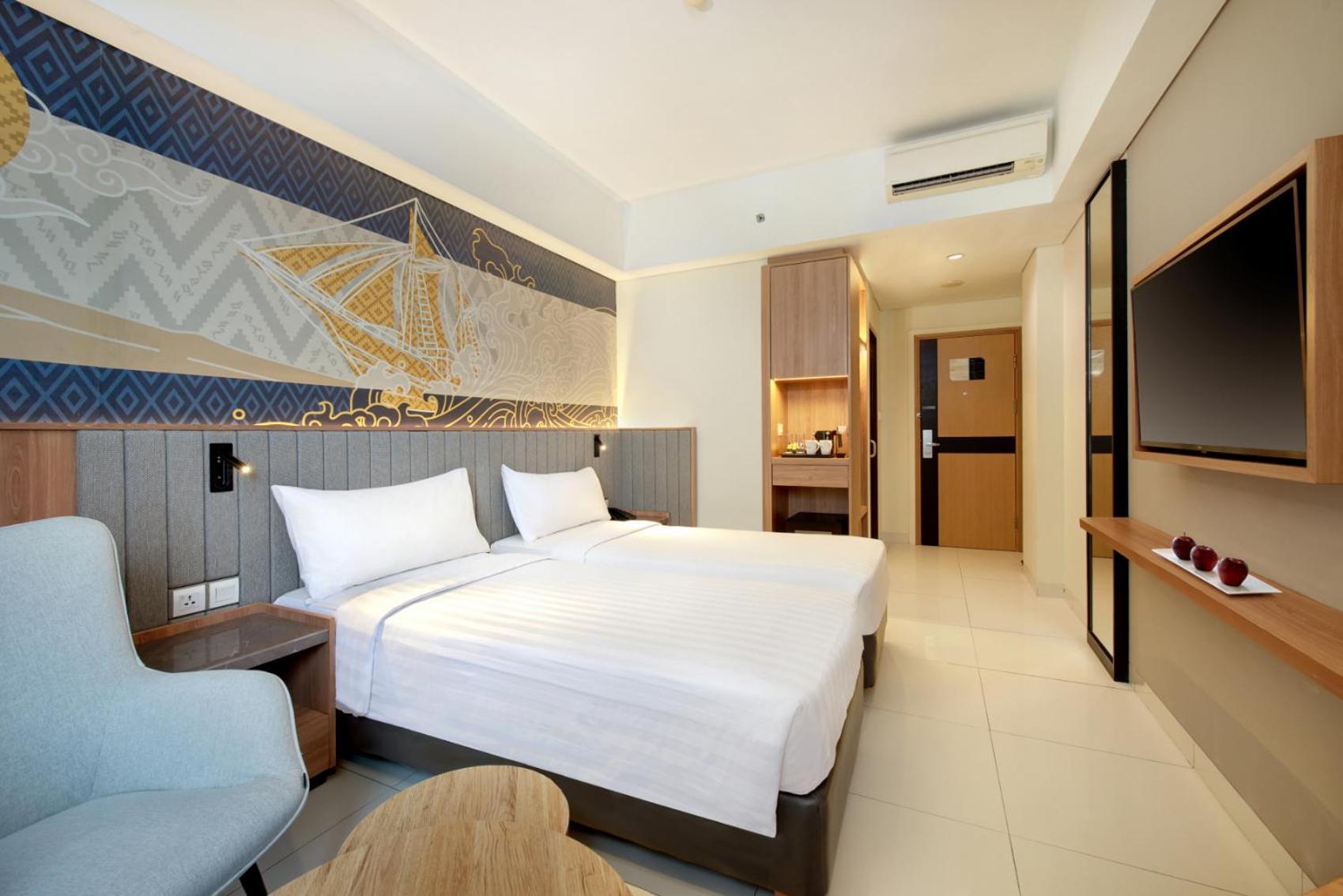 Aston Inn Pantai Losari Макасар Екстериор снимка