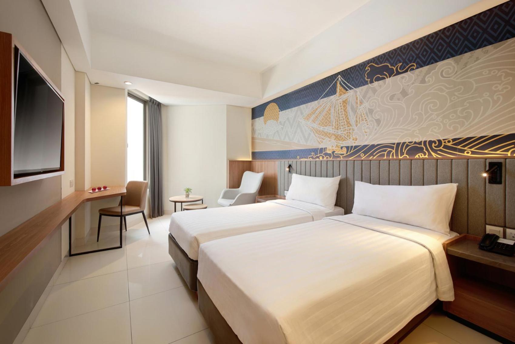 Aston Inn Pantai Losari Макасар Екстериор снимка