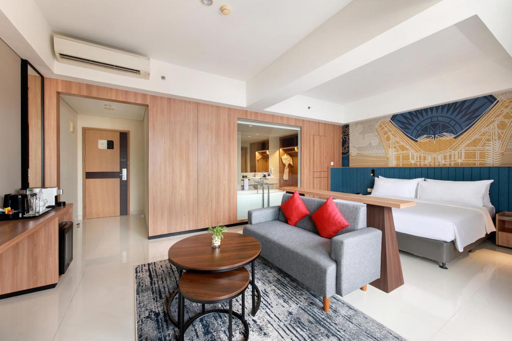 Aston Inn Pantai Losari Макасар Екстериор снимка