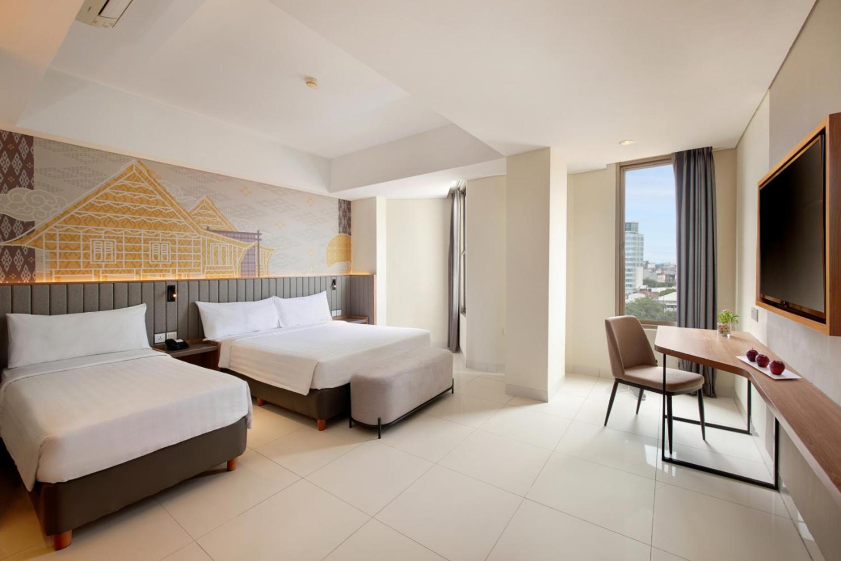 Aston Inn Pantai Losari Макасар Екстериор снимка