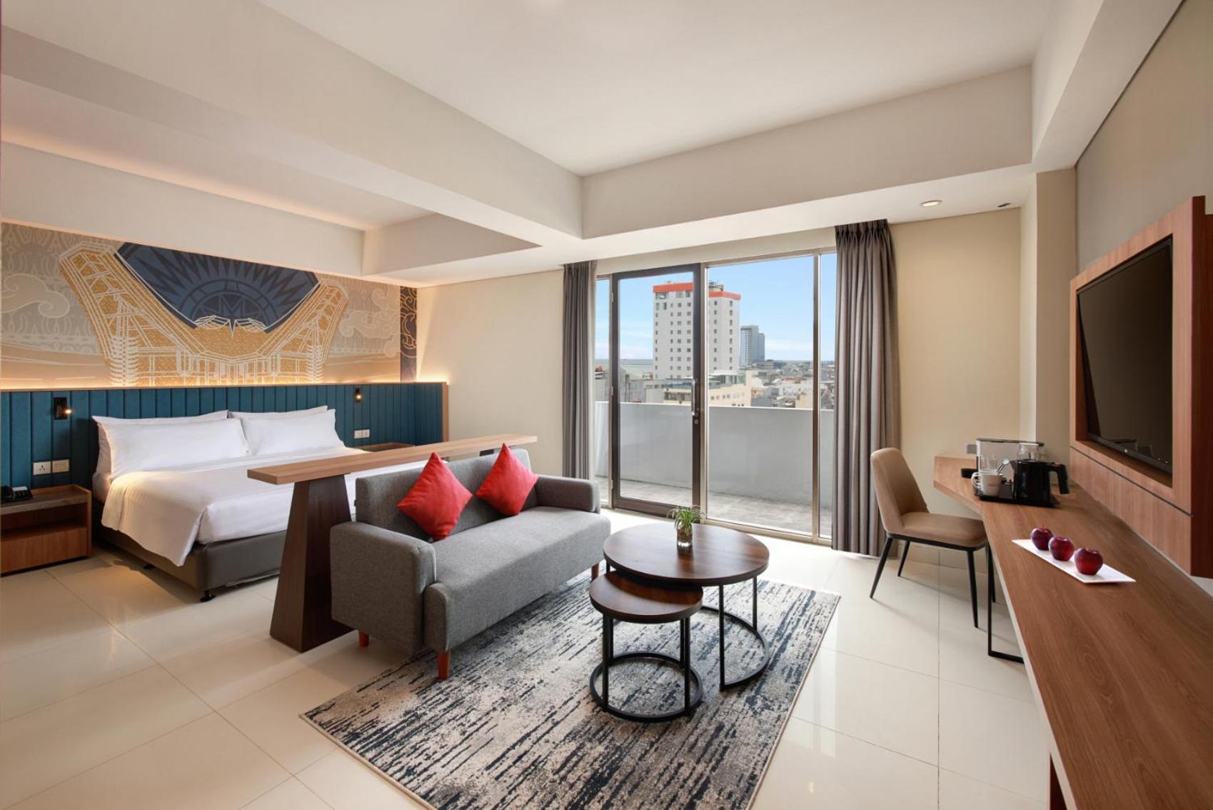 Aston Inn Pantai Losari Макасар Екстериор снимка