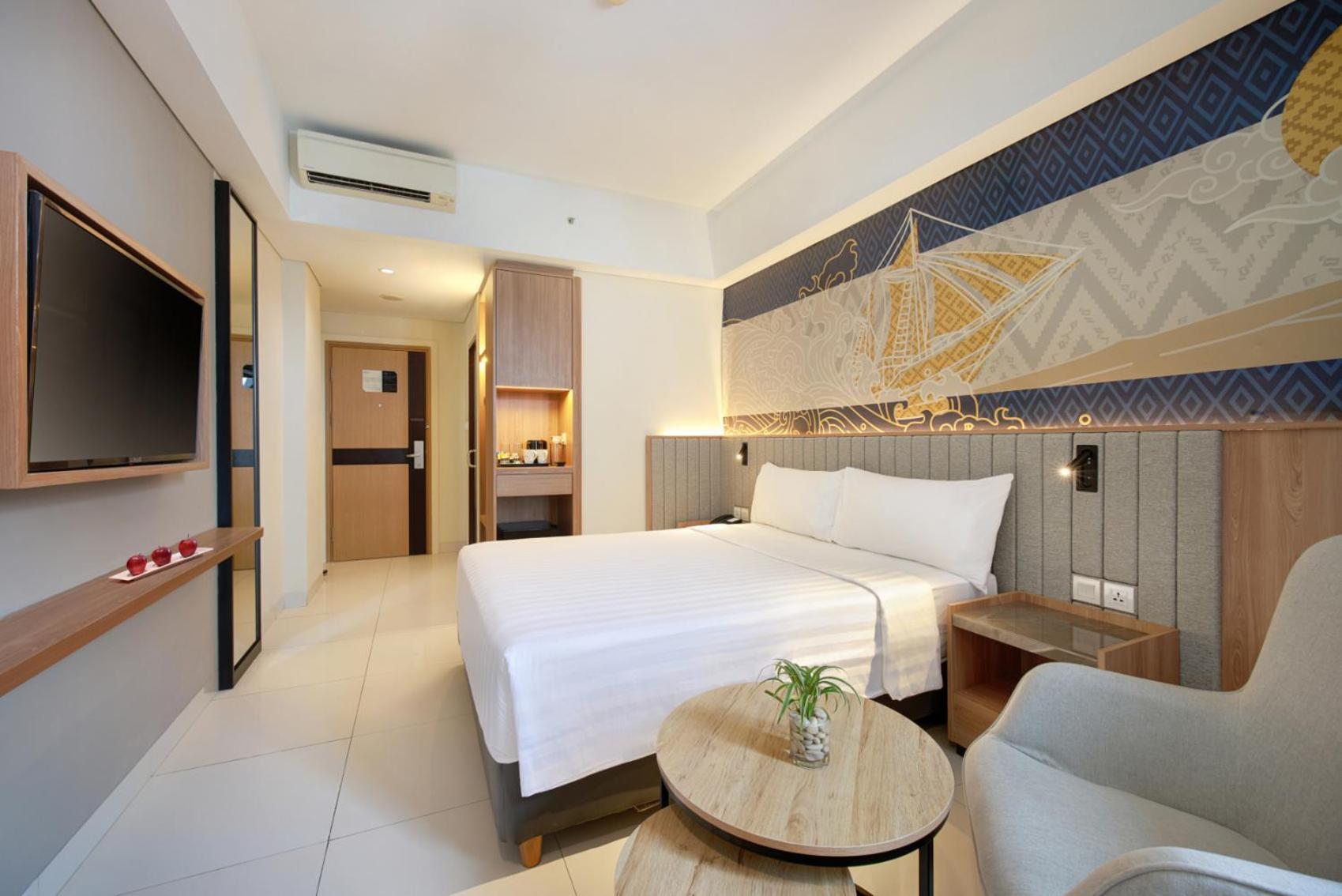 Aston Inn Pantai Losari Макасар Екстериор снимка