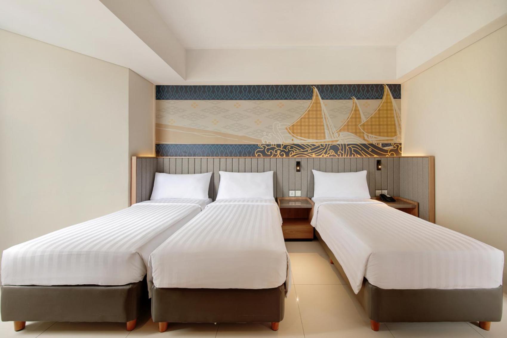 Aston Inn Pantai Losari Макасар Екстериор снимка