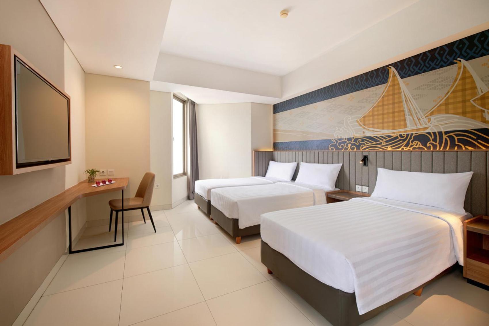 Aston Inn Pantai Losari Макасар Екстериор снимка