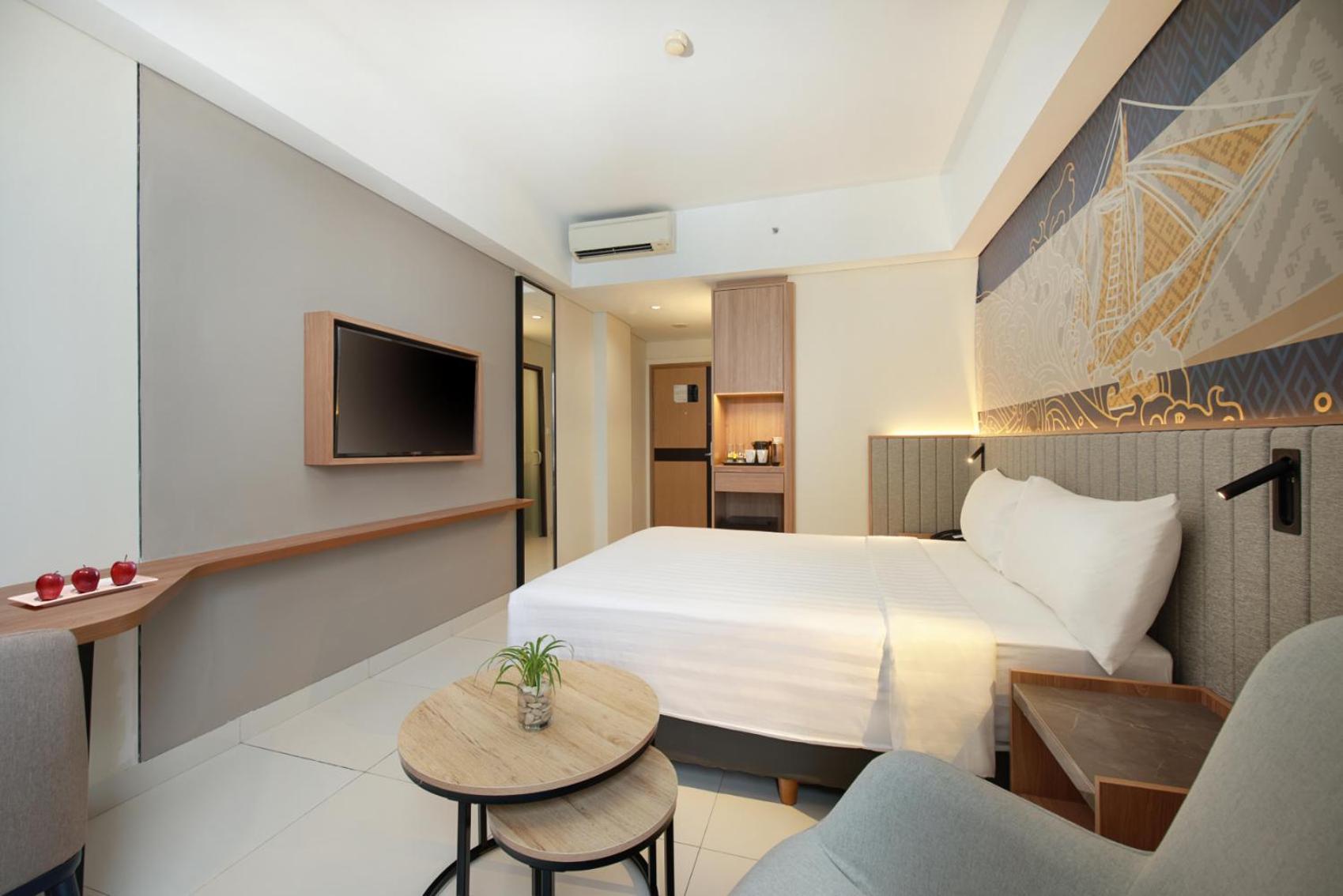 Aston Inn Pantai Losari Макасар Екстериор снимка