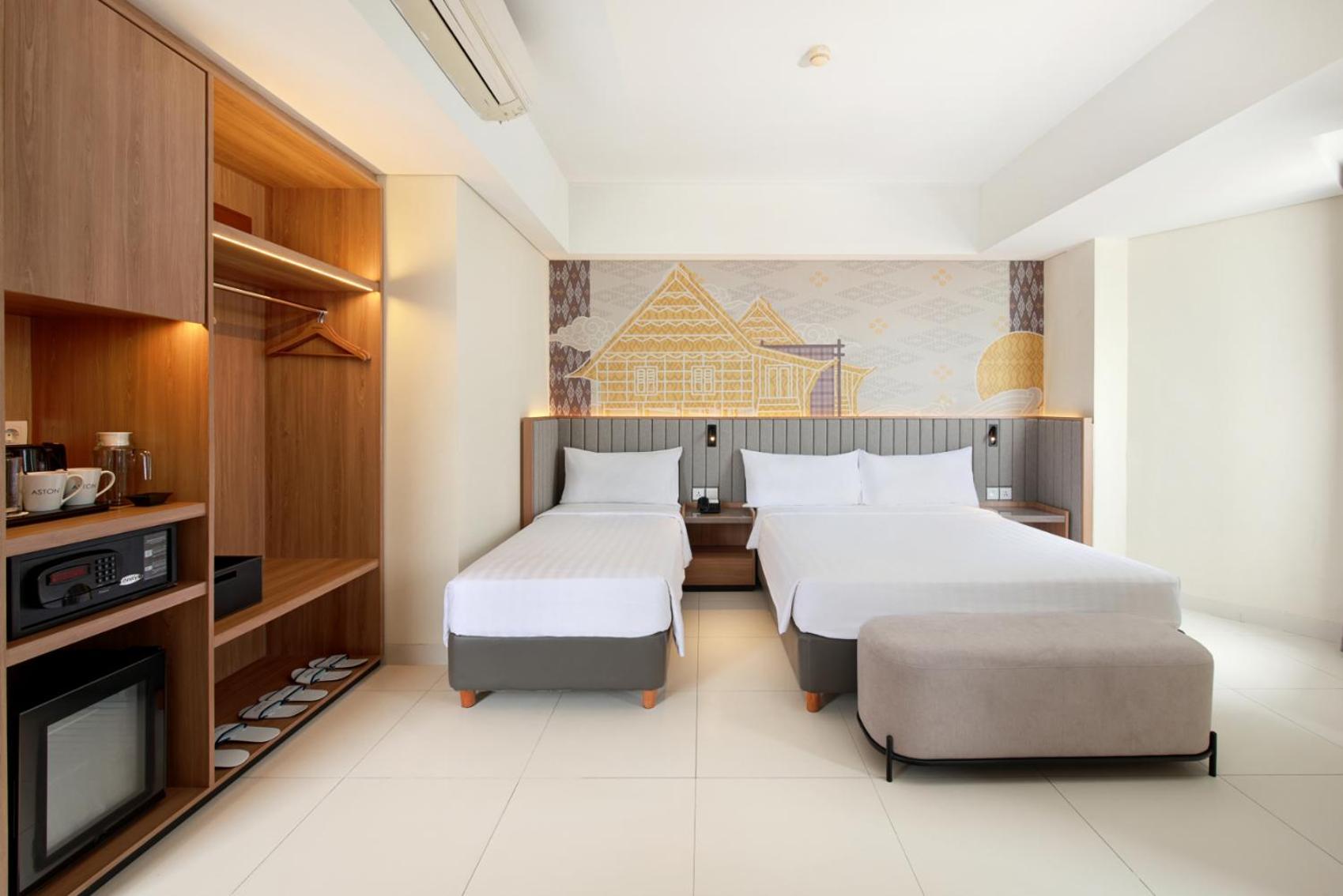 Aston Inn Pantai Losari Макасар Екстериор снимка