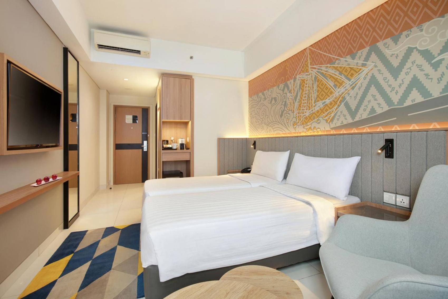 Aston Inn Pantai Losari Макасар Екстериор снимка