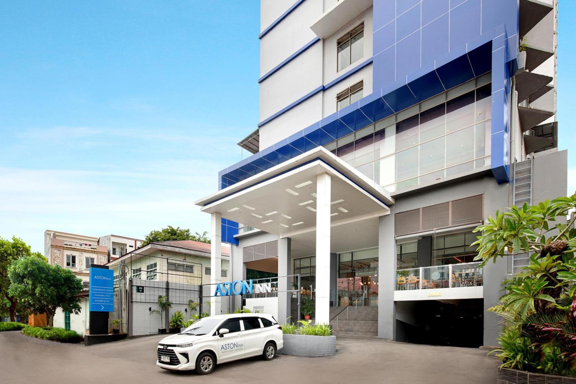 Aston Inn Pantai Losari Макасар Екстериор снимка