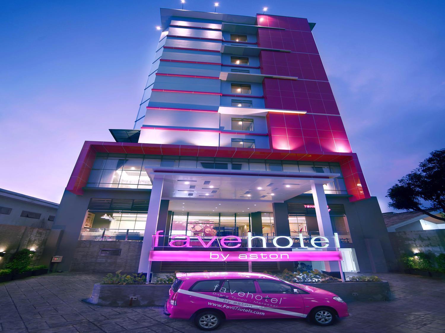 Aston Inn Pantai Losari Макасар Екстериор снимка